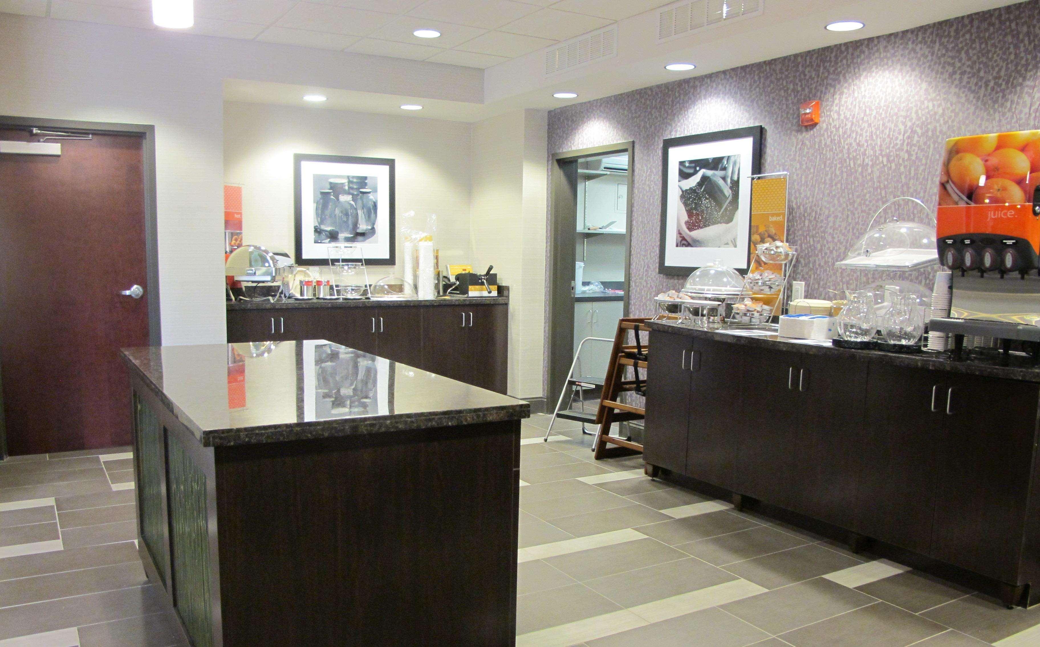 Hampton Inn Leesville Restaurant photo